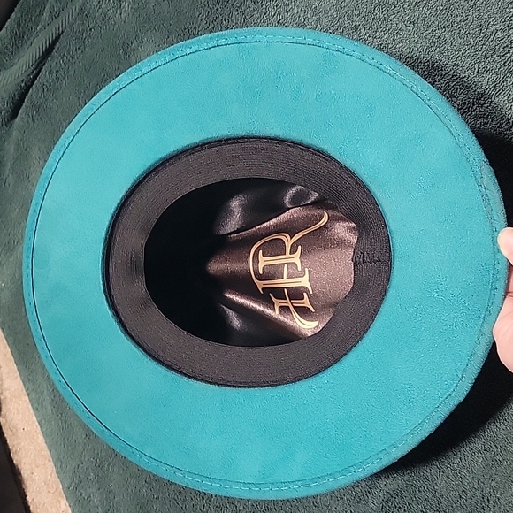 Hat N Roses - Picture 5 of 5